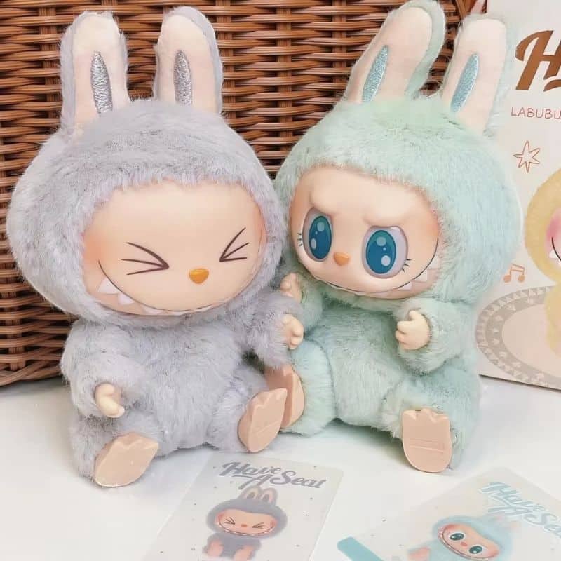 Peluche Labubu Assis en Boîte Mystère